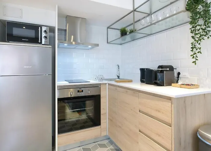 Eiffel Bridge Boutique Gerona