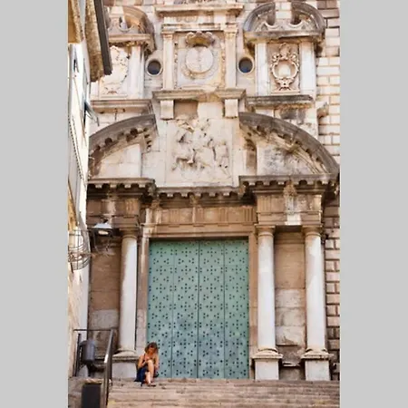 Eiffel Bridge Boutique Apartmán Girona