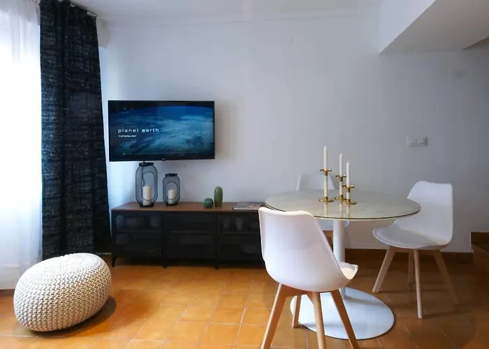 Eiffel Bridge Boutique Apartmán *