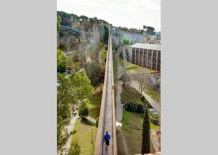 Eiffel Bridge Boutique Apartmán Girona